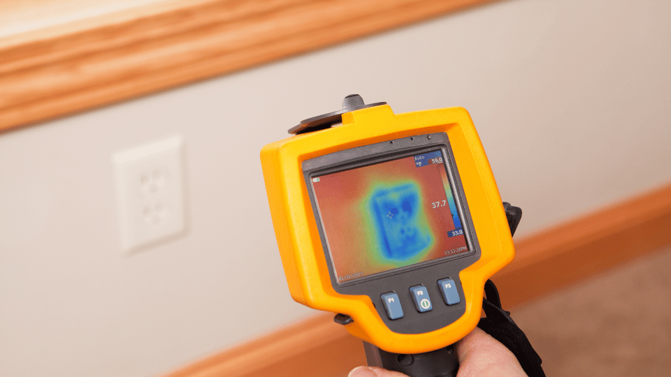 thermal imager pointed at socket for thermal insulation